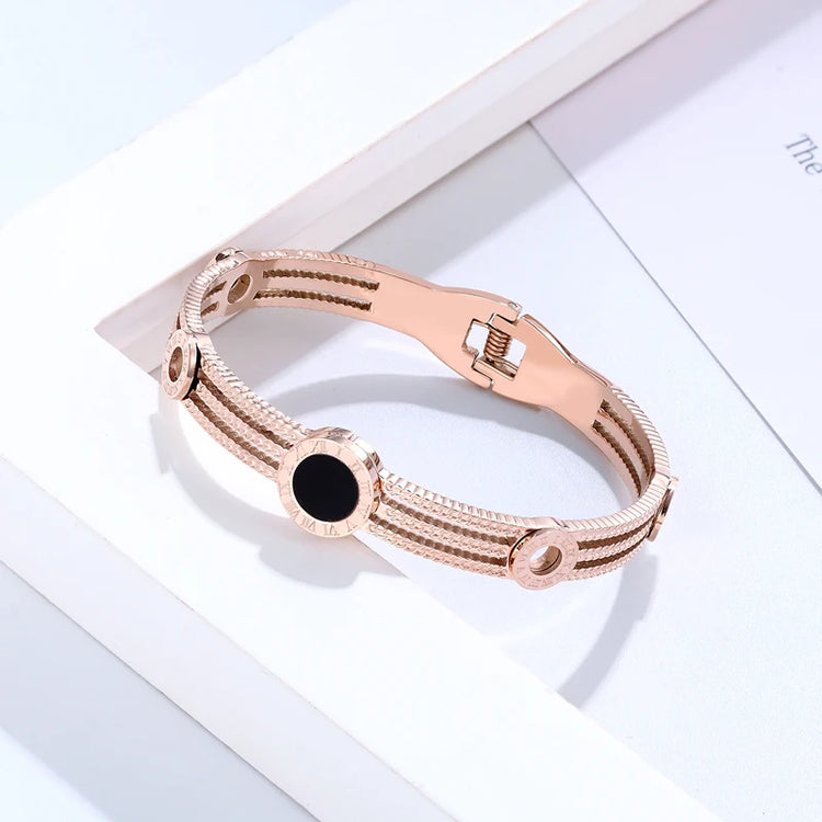 Timeless Edge – Exquisite Roman Numeral Gear Bangle for Women